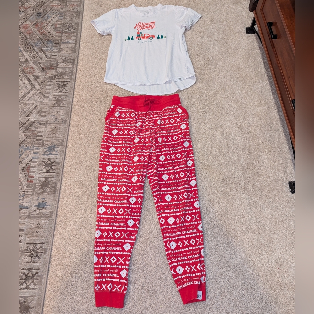 Hallmark Channel lounge set. Size M